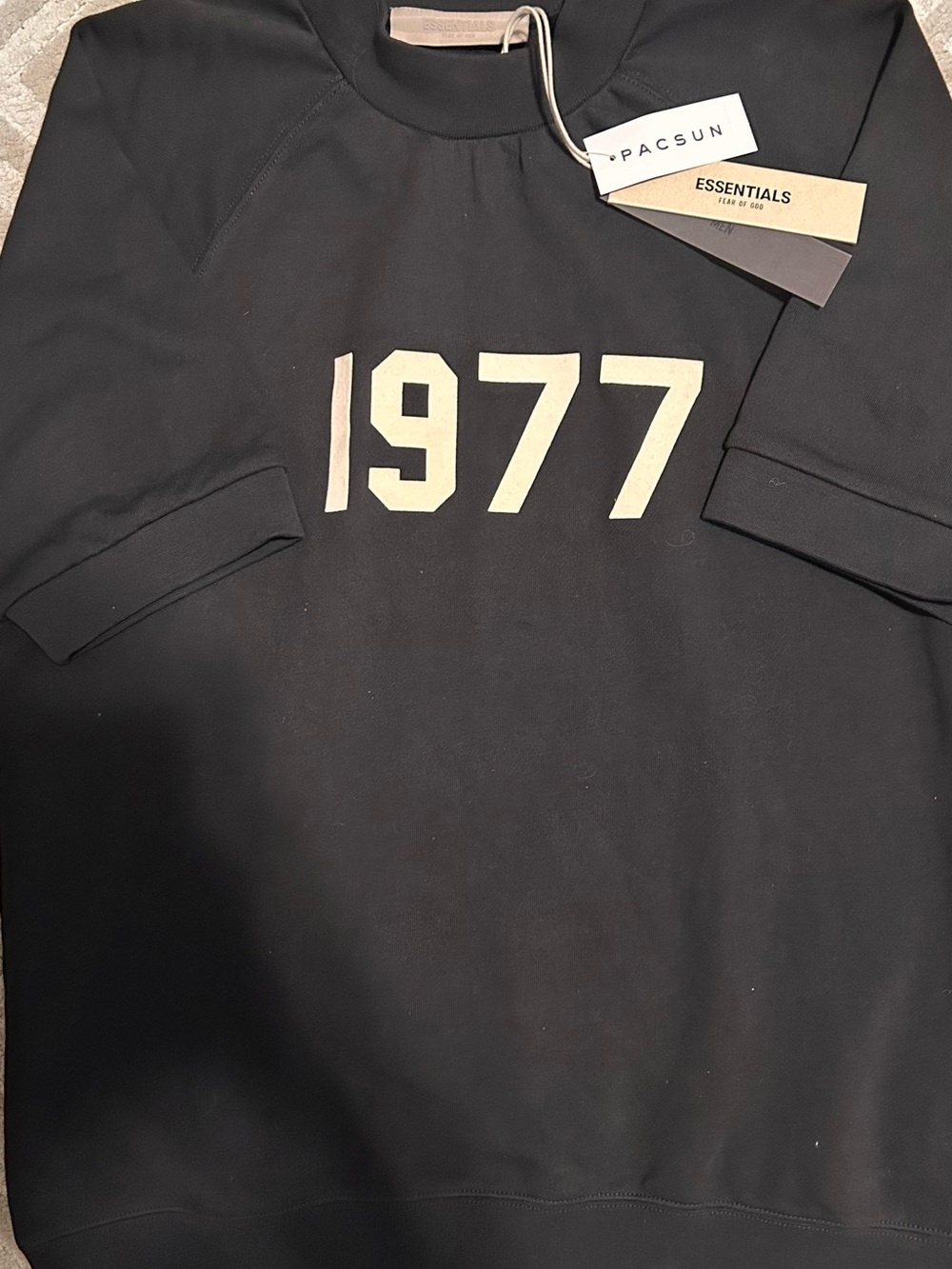 Essentials Men’s Black Crewneck Sweatshirt with Beige ‘1977’ Graphic